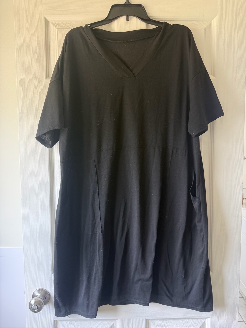 Women’s Black V-Neck Short Sleeve dress with pockets